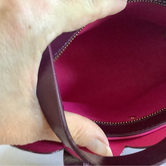 Kate Spade beautiful plum in a vinyl material . In pre owned condition. - Picture 5 of 7